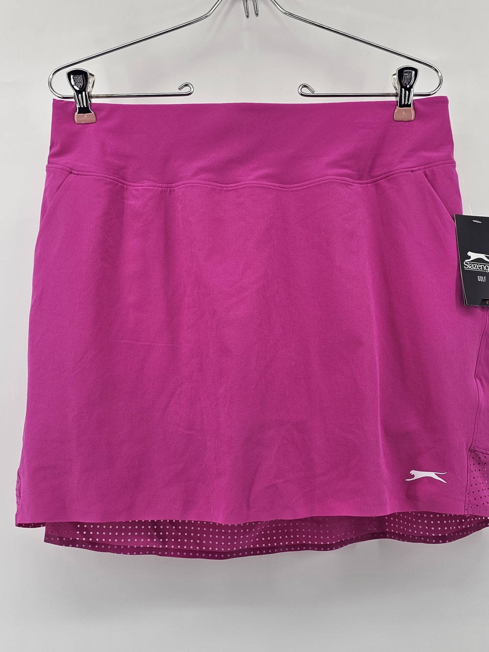 NWT Slazenger Prism Perf Flounce Golf‎ Skort Hydro-Dri Berry Pink Medium M